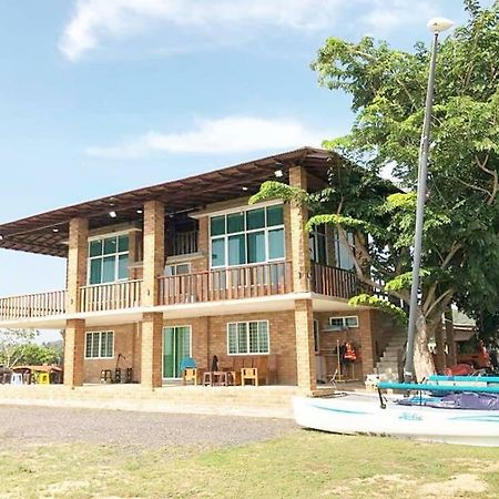 Ombak Deru Lodge Marang Luaran gambar