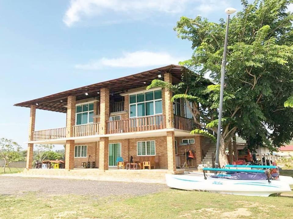 Ombak Deru Lodge Marang Luaran gambar