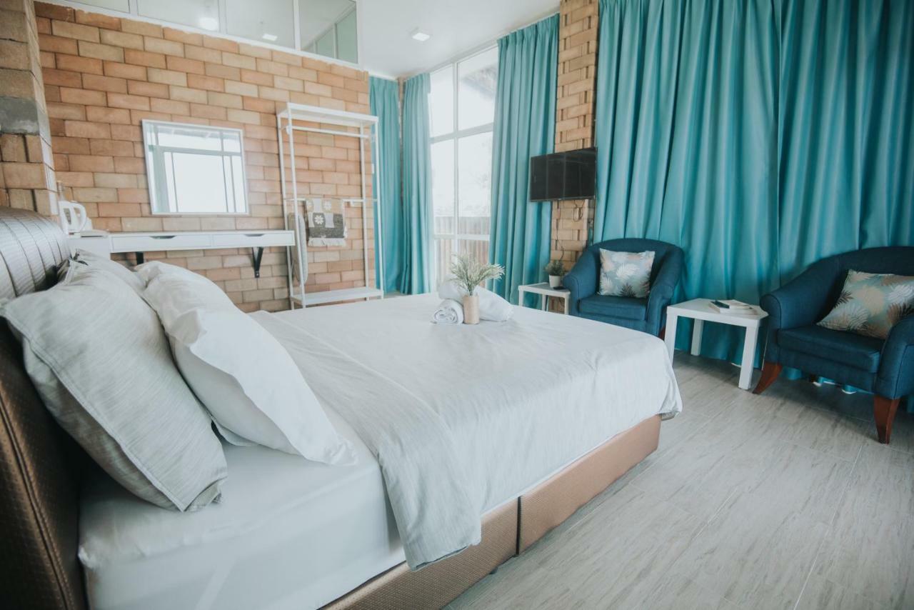 Ombak Deru Lodge Marang Luaran gambar