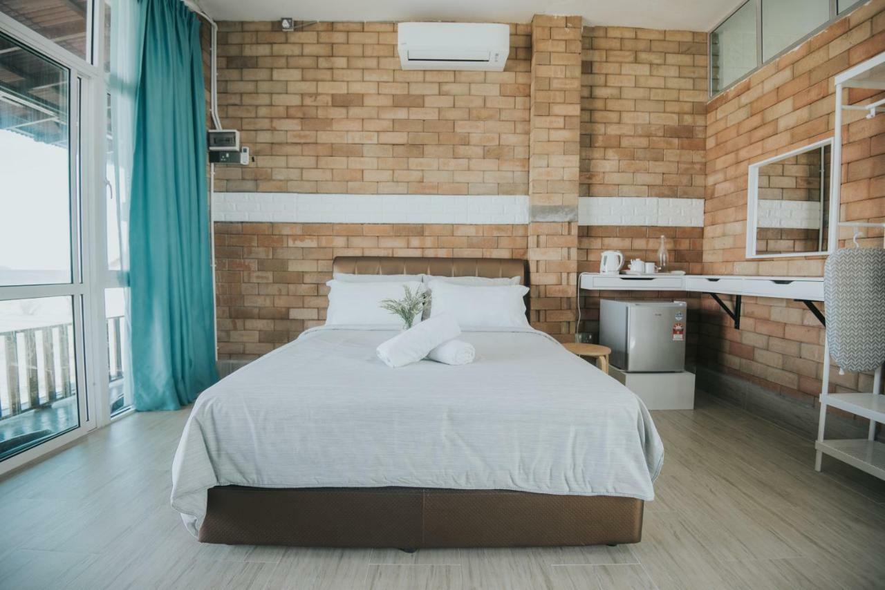 Ombak Deru Lodge Marang Luaran gambar