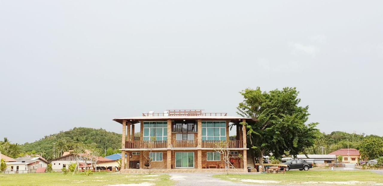 Ombak Deru Lodge Marang Luaran gambar