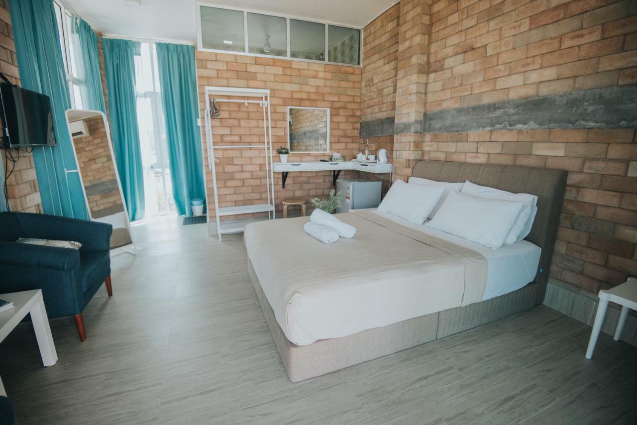 Ombak Deru Lodge Marang Luaran gambar